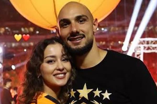 Asena Atalar ile Ahmed Kutucu'nun birlikte çekilen bir karesi