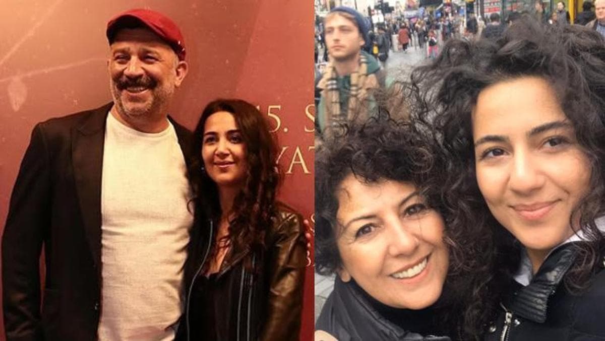 Şevket Çoruh ve kızı Gülenay Çoruh birlikte kamera karşısında poz veriyor