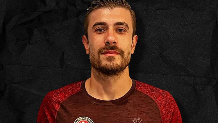 Dorukhan Toköz'ün Fatih Karagümrük forması ile paylaştığı kare