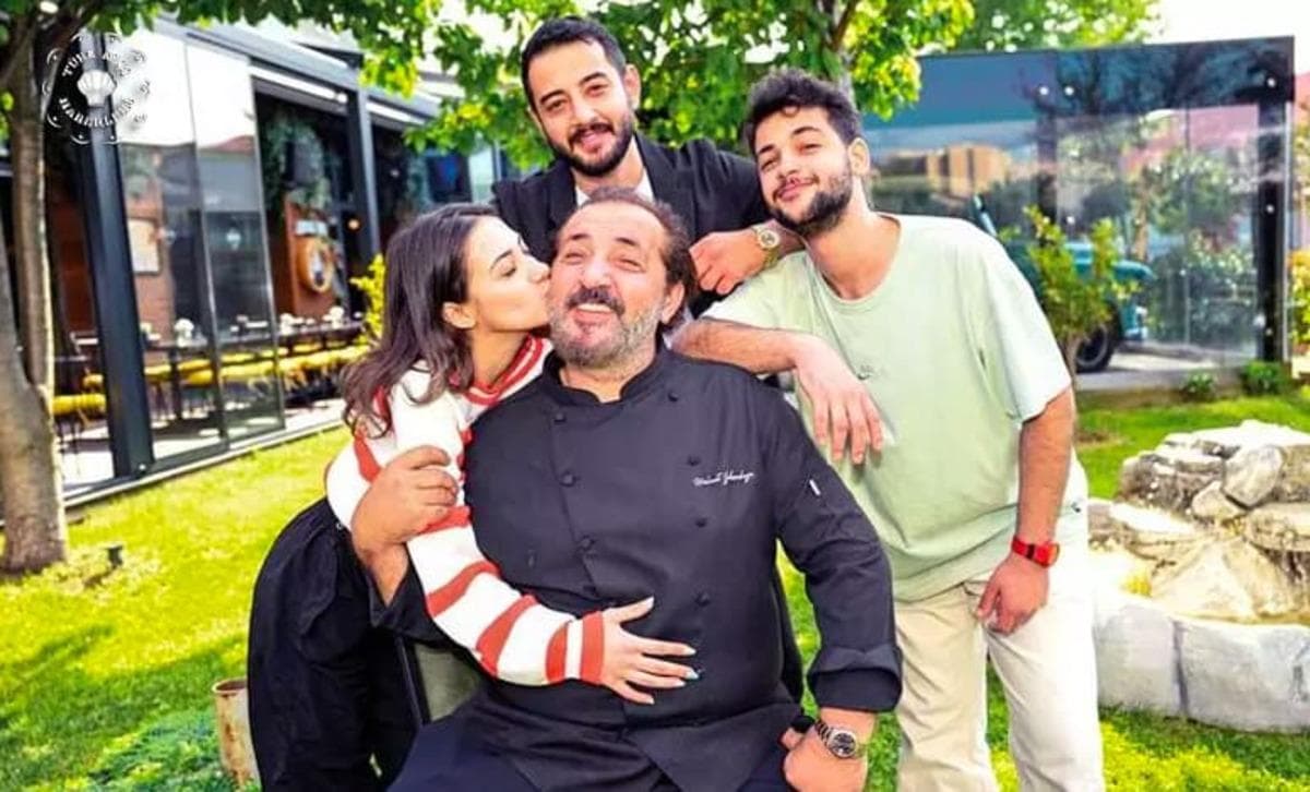 Mehmet Yalçınkaya ailesiyle birlikte açık havada