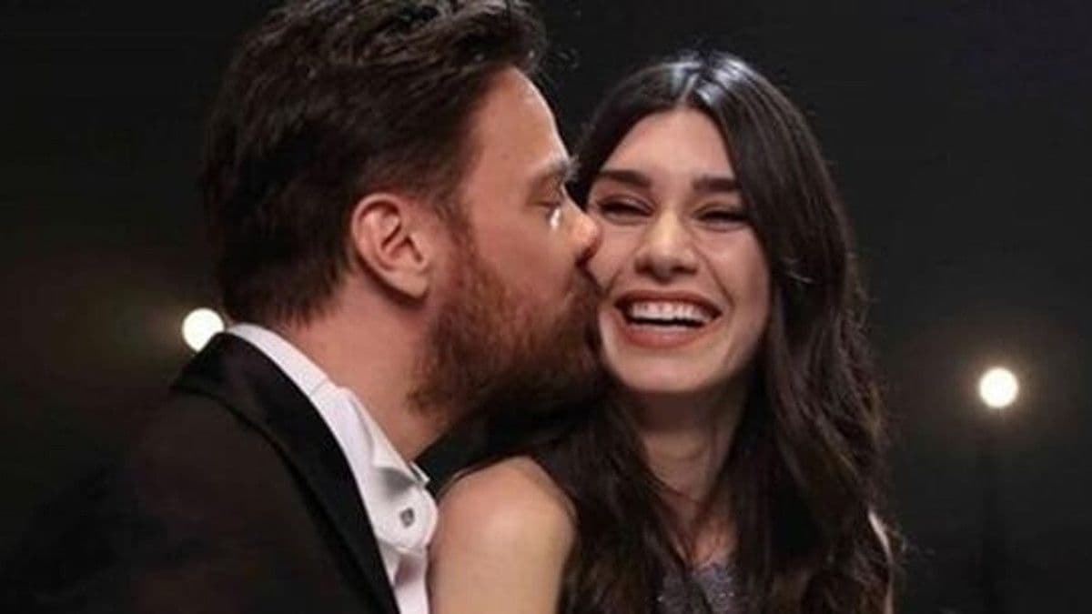 Sinan Akçıl ile Burcu Kıratlı'nın birlikte poz verdiği an