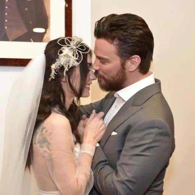 Burcu Kıratlı ile Sinan Akçıl'ın evlilik karelerinden biri