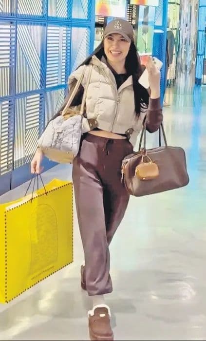 Burcu Kıratlı'nın bir alışveriş merkezinde görüntülendiği kare