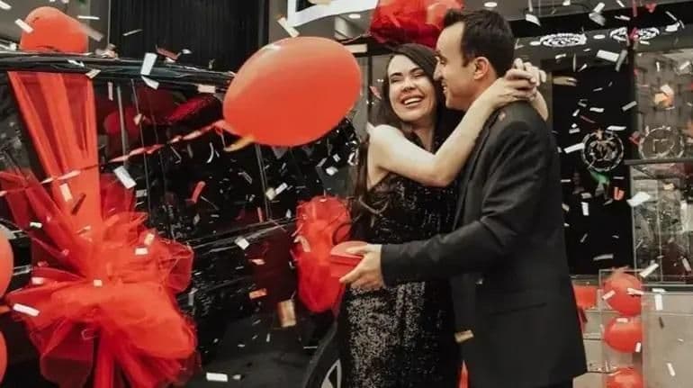 Özlem Öz ve eşi Tayyar Öz'ün bir kutlamadan kareleri