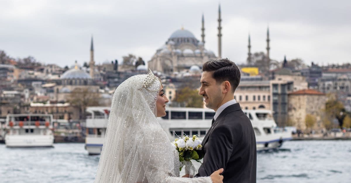 Düğün kutlaması ve konuk ağırlama anı