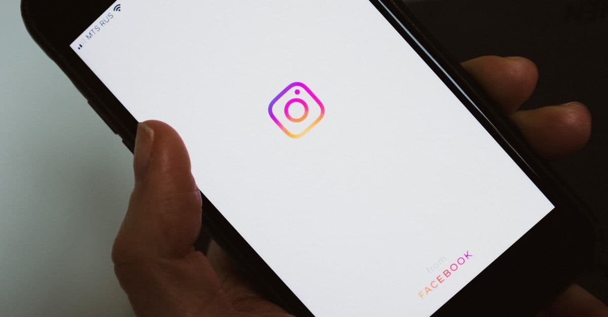 Emin Günenç ile ilgili haberin ardından Instagram uygulamasını kullanan bir telefon ekranı