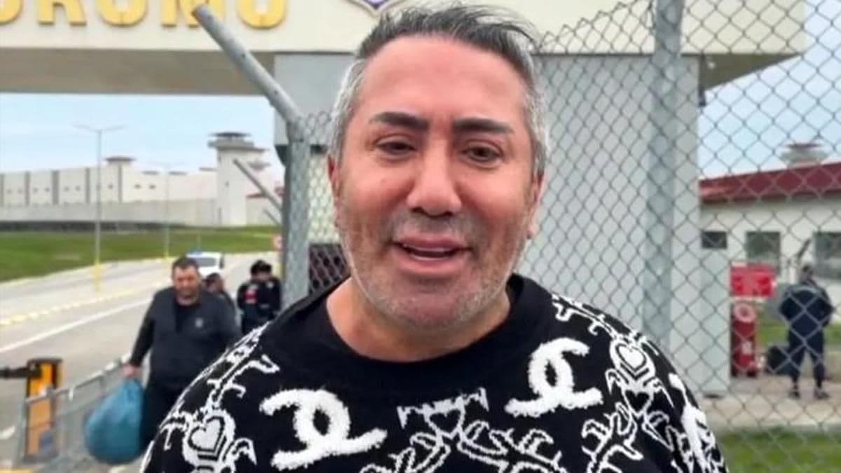 Murat Övüç tahliye sonrası cezaevi önünde basına açıklama yaparken