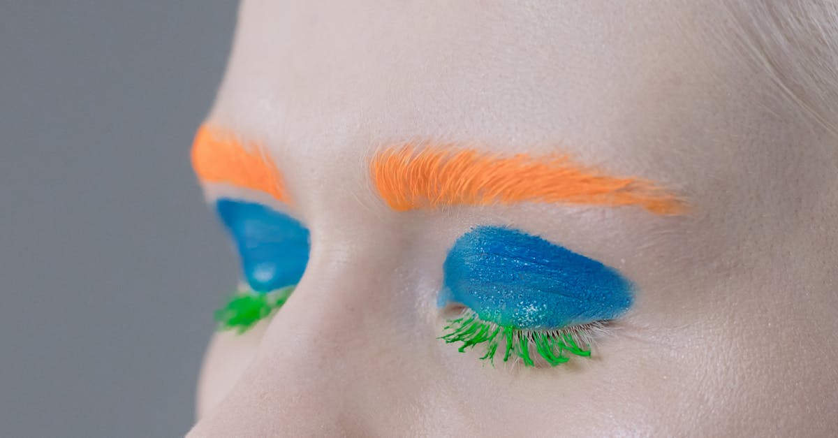 2026 Makyaj Trendleri: Cesur Renkler ve Yaşayan Güzellik