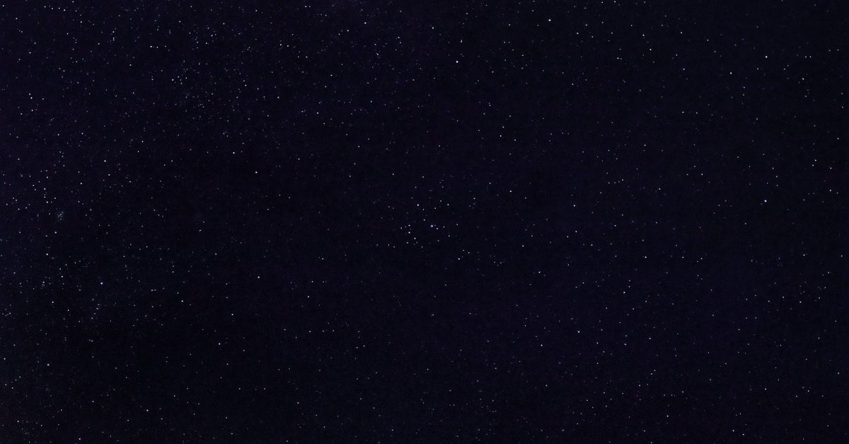 Kristaller ve gökyüzü temalı astroloji düzeni