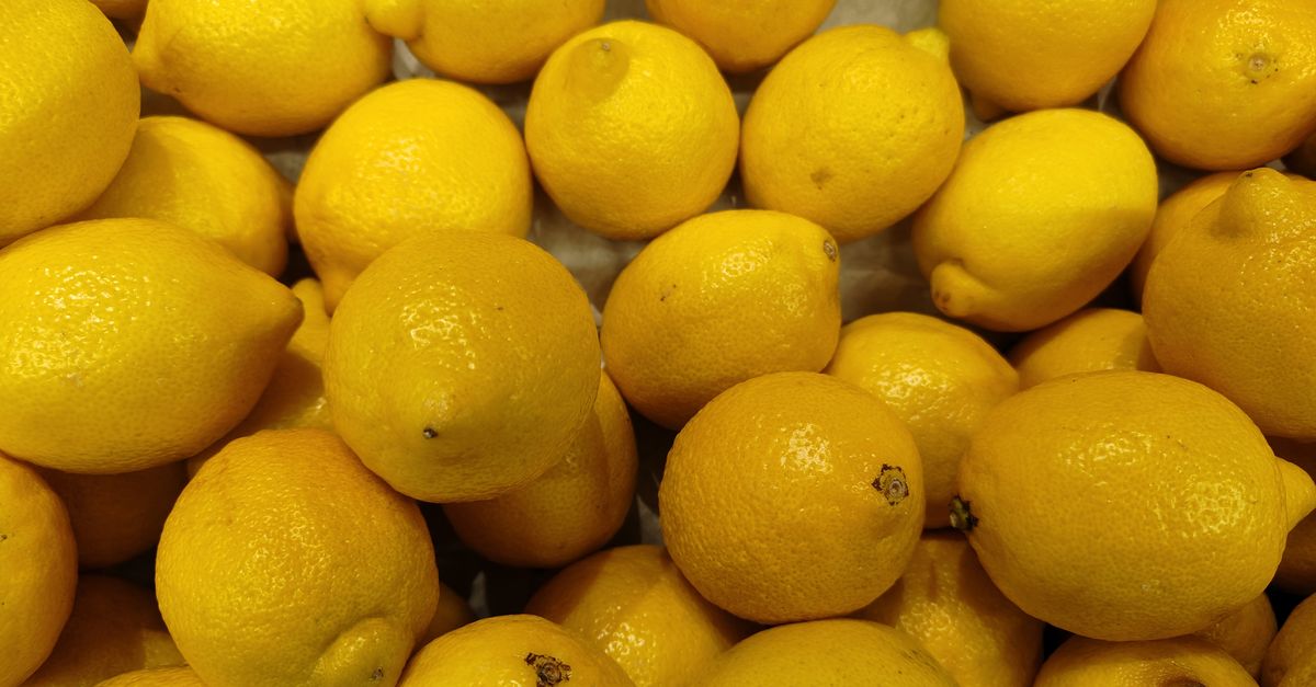 Sarı limonlardan oluşan yakın çekim görüntü