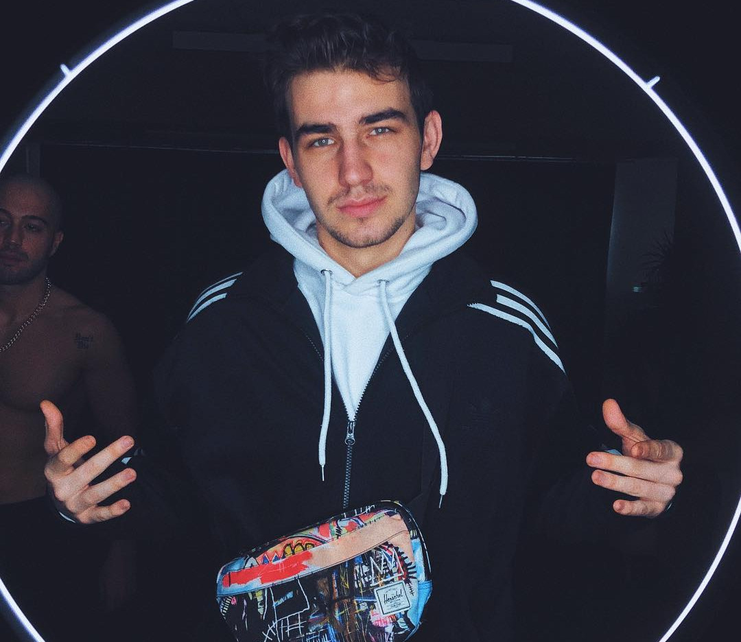 Berkcan Güven: "Aptallar Giremez!"