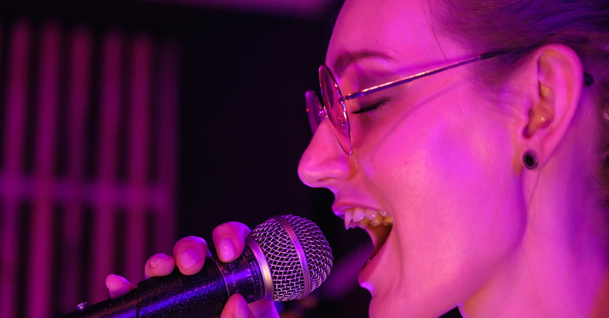 İrem Derici ve Melih Kunukçu Barıştı! Nişan Sonrası Kriz Çözüldü