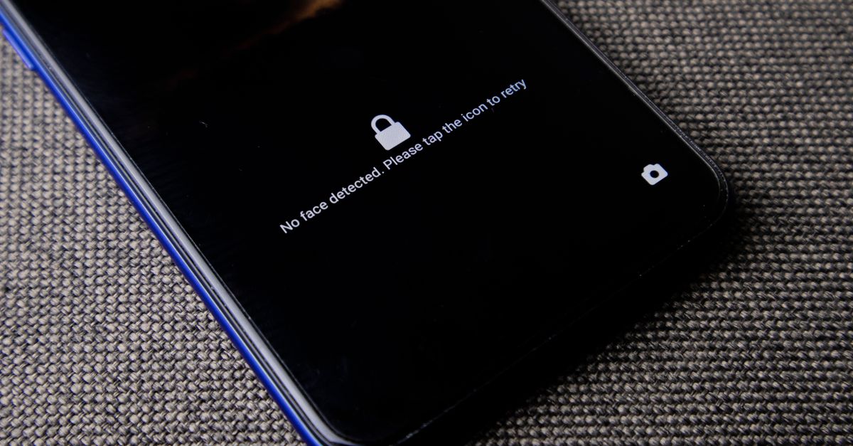 Dijital gizlilik ve güvenlik temasını yansıtan telefon görseli