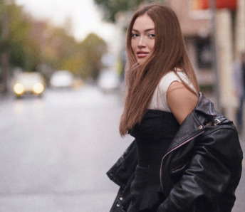 Danla Biliç Serenay Sarıkaya'nın Reklamını Mı Kaptı?